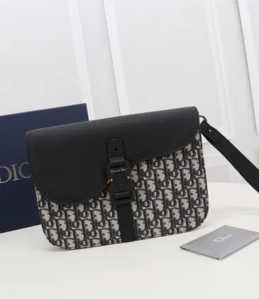 D-ior Oblique Pattern Crossbody Bag With Contrast Leather Flap And Signature Lock Description #A50082