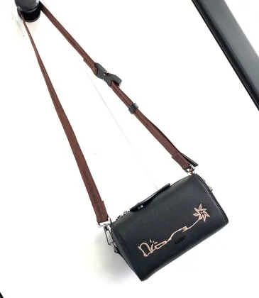 D-ior Black Leather Crossbody Bag With Floral Embroidery And Adjustable Strap For Chic Outings #A50072