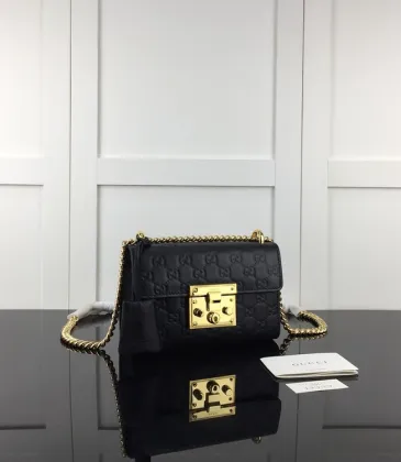 Brand G Embossed Leather Chain Crossbody Bag 409487 | W20×H15×D7cm #B69316 Brand G Embossed Leather Chain Crossbody Bag 409487 | W20×H15×D7cm #B69316