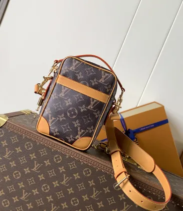 Stylish Louis Vuitton Crossbody Bag With Iconic Monogram Design size:16×21×6cm #A53528 Stylish Louis Vuitton Crossbody Bag With Iconic Monogram Design size:16×21×6cm #A53528