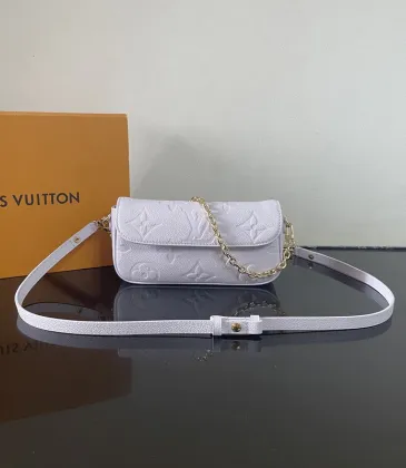 Louis Vuitton White Embossed Monogram Crossbody Bag With Chain Strap And Adjustable Belt size:23×12×4cm #A54325 Louis Vuitton White Embossed Monogram Crossbody Bag With Chain Strap And Adjustable Belt size:23×12×4cm #A54325