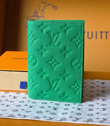 Louis Vuitton M25998 Original Version Passport Holder - Green, Protective Design #A59488