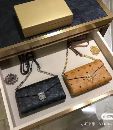 MCM Mini Crossbody Bag, Grid Pattern, Chain Strap, Style 65026 12.5 x 21.0 x 5.0cm #A61795