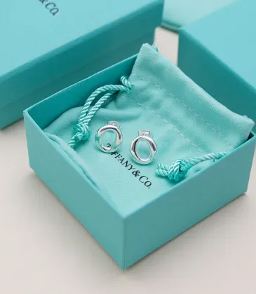Tiffany Designer Style earrings  and  original box #A65187