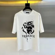 Versace T-Shirts for AAAA Versace T-Shirts Versace Medusa Embroidered T-shirt Black/White #A53942 Versace T-Shirts for AAAA Versace T-Shirts Versace Medusa Embroidered T-shirt Black/White #A53942