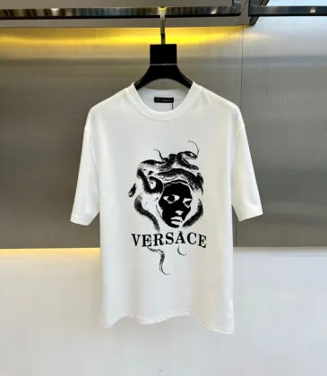 Versace T-Shirts for AAAA Versace T-Shirts Versace Medusa Embroidered T-shirt Black/White #A53942 Versace T-Shirts for AAAA Versace T-Shirts Versace Medusa Embroidered T-shirt Black/White #A53942