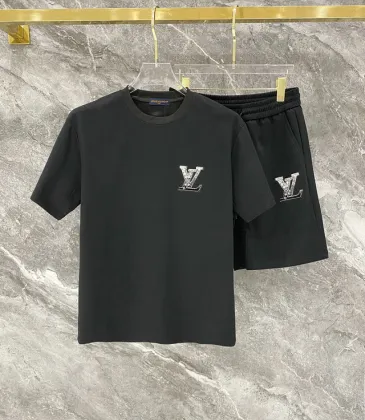 Louis Vuitton tracksuits for Louis Vuitton short tracksuits for men #A64385