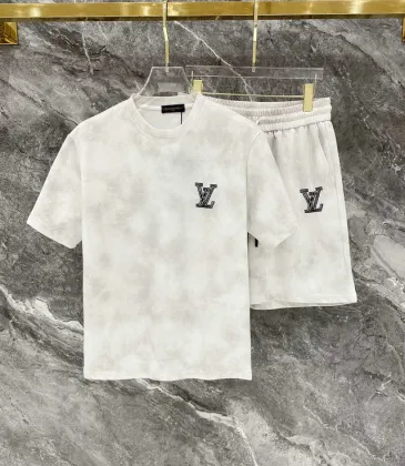 Louis Vuitton tracksuits for Louis Vuitton short tracksuits for men #A64397