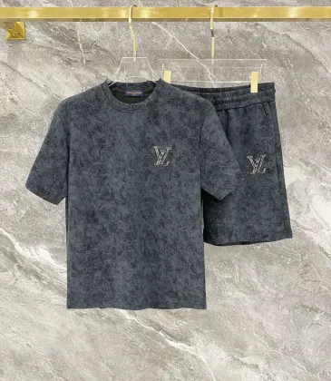 Louis Vuitton tracksuits for Louis Vuitton short tracksuits for men #A64398