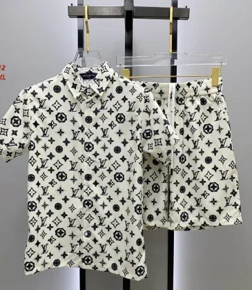 Louis Vuitton tracksuits for Louis Vuitton short tracksuits for men #A65684