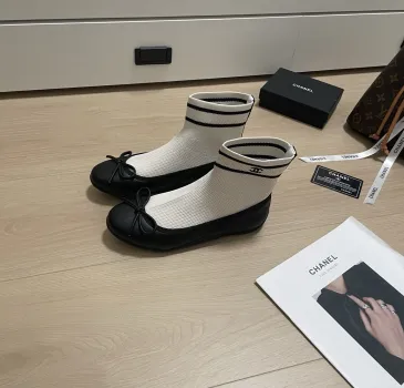 Chanel shoes for Women's Chanel Sneakers #B69524