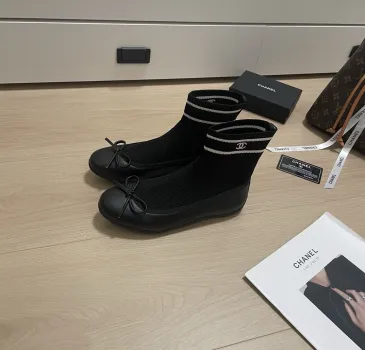 Chanel shoes for Women's Chanel Sneakers #B69526