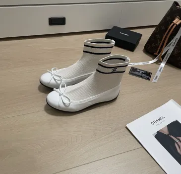 Chanel shoes for Women's Chanel Sneakers #B69527
